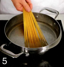 спагетти под томатным соусом 